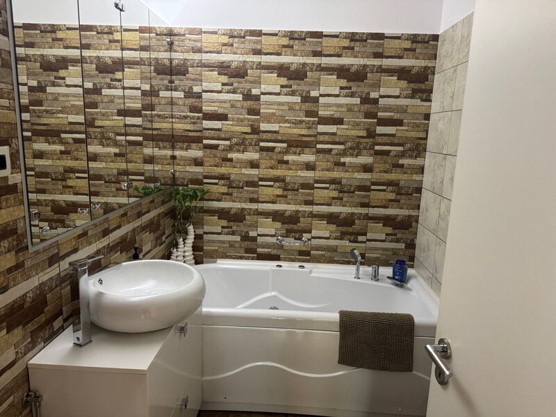 Doamna Ghica Plaza, apartament cu 3 camere de vanzare.