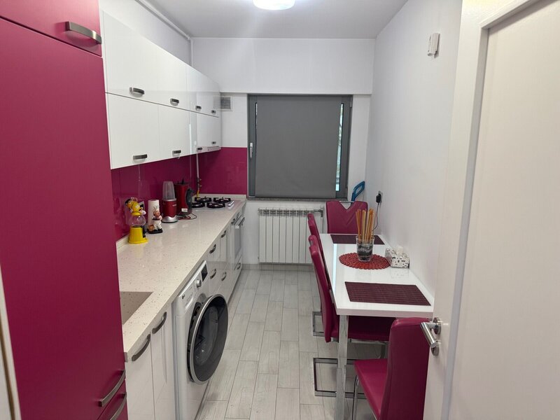 Doamna Ghica Plaza, apartament cu 3 camere de vanzare.